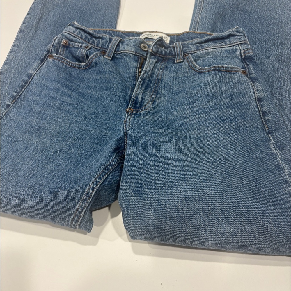 Abercrombie & Fitch Women's Straight Leg Jeans - Medium Blue Wash